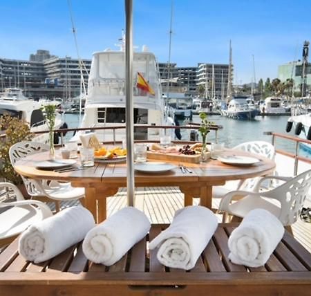 Charming Boat In Barcelona - Perfect Getaway Hotel ซานต์อาเตรียเดเบซอซ ภายนอก รูปภาพ