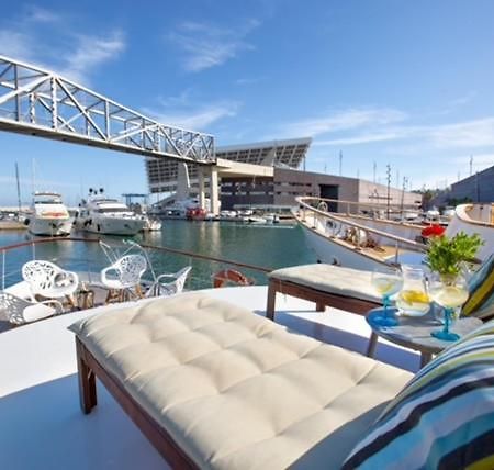 Charming Boat In Barcelona - Perfect Getaway Hotel ซานต์อาเตรียเดเบซอซ ภายนอก รูปภาพ