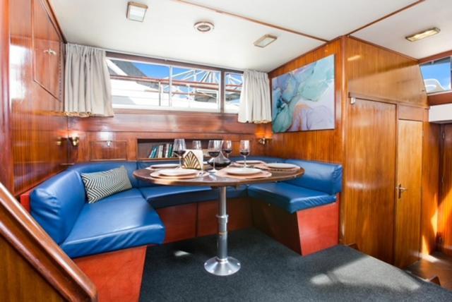 Charming Boat In Barcelona - Perfect Getaway Hotel ซานต์อาเตรียเดเบซอซ ภายนอก รูปภาพ