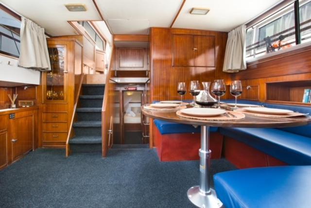 Charming Boat In Barcelona - Perfect Getaway Hotel ซานต์อาเตรียเดเบซอซ ภายนอก รูปภาพ