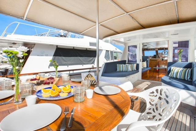 Charming Boat In Barcelona - Perfect Getaway Hotel ซานต์อาเตรียเดเบซอซ ภายนอก รูปภาพ